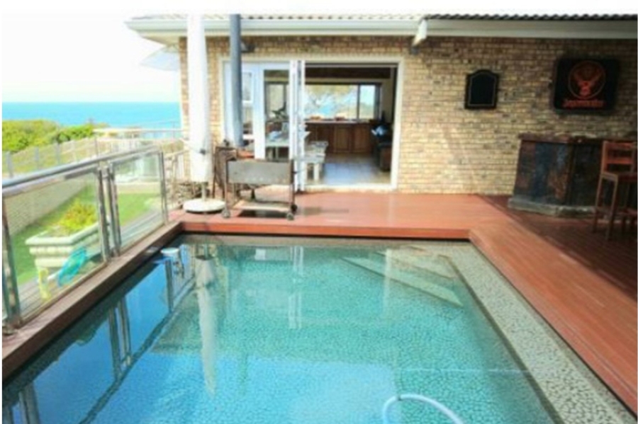 5 Bedroom Property for Sale in Winterstrand Eastern Cape